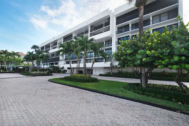 Building Photo - 2727 N Ocean Blvd