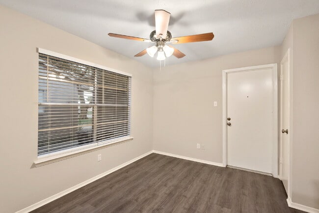 Building Photo - 2411 Cypressvine Dr