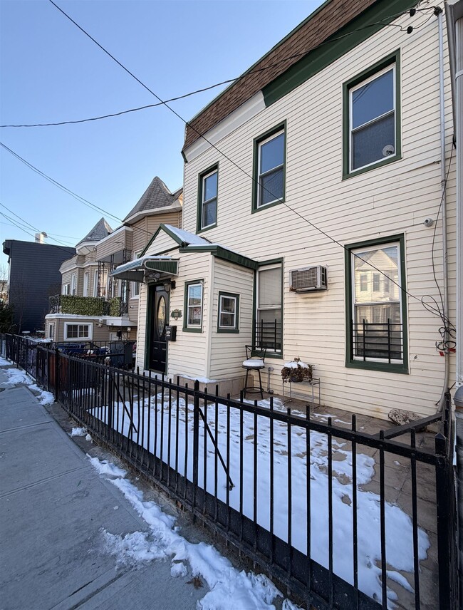 Building Photo - 1011 Paterson Plank Rd