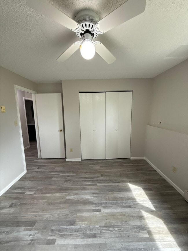 Building Photo - 2 bedroom Town House