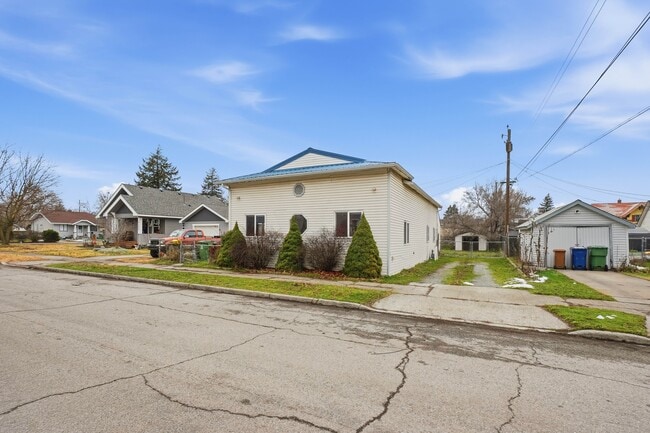 Building Photo - 5111 N Stone St