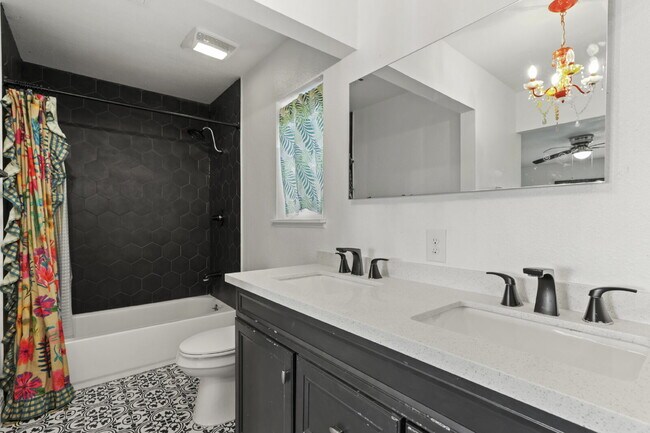 Building Photo - Welcome to your entertainers dream home!