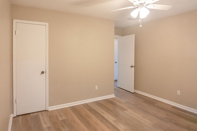 Building Photo - 733 Pointe Ct