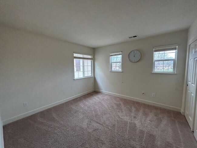 Building Photo - 1454 Azalea Dr