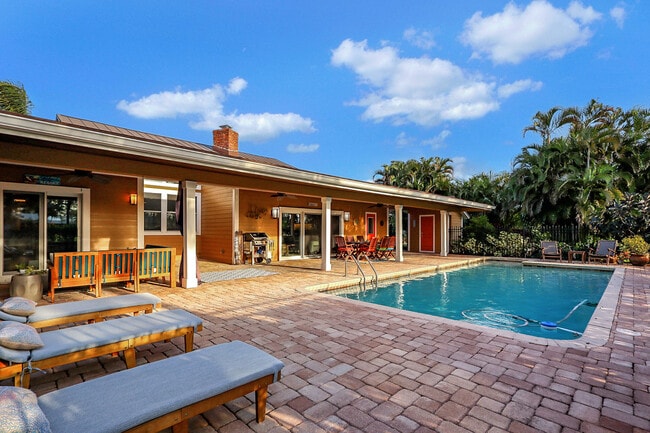 Building Photo - 3271 SE Court Dr