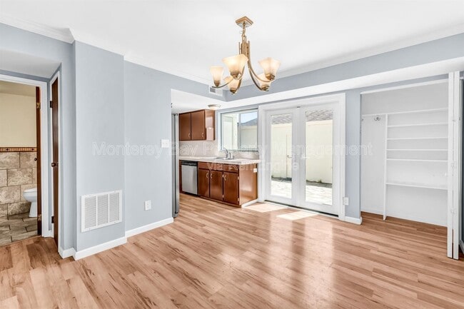 Building Photo - 3137 Seacrest Ave