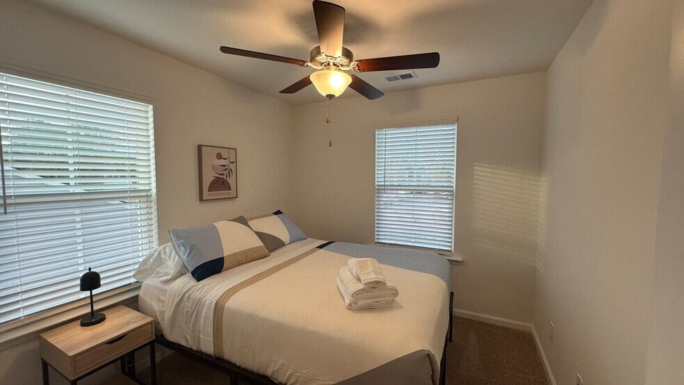 Building Photo - 157 Roxanne Dr