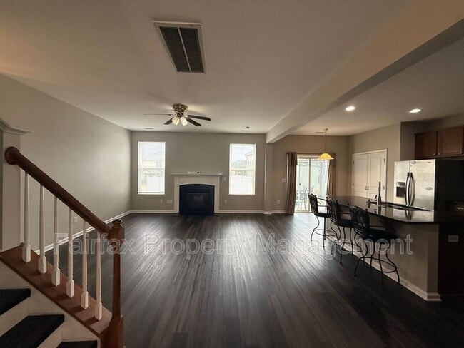 Building Photo - 127 Rosebud Ln