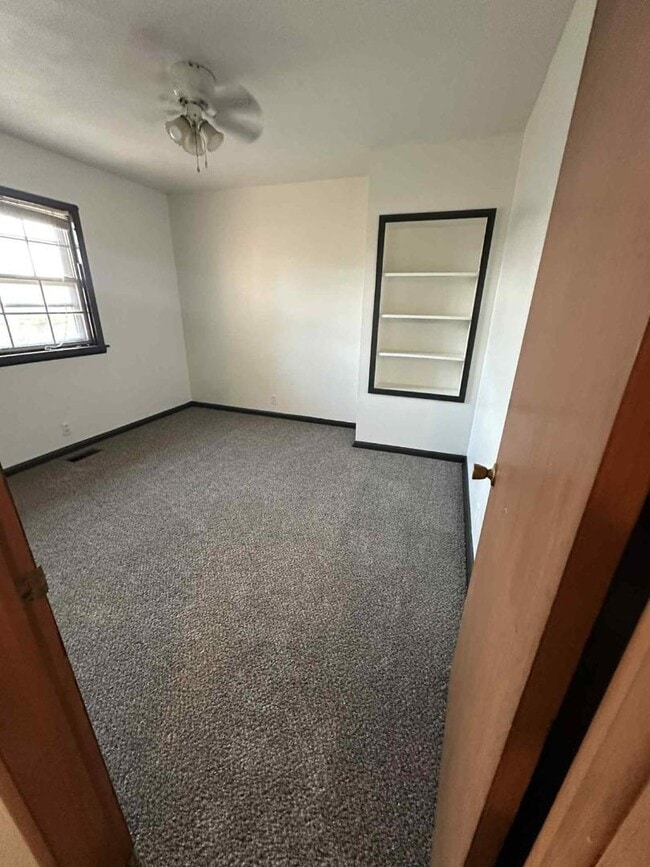 Building Photo - 16 Highland Dr