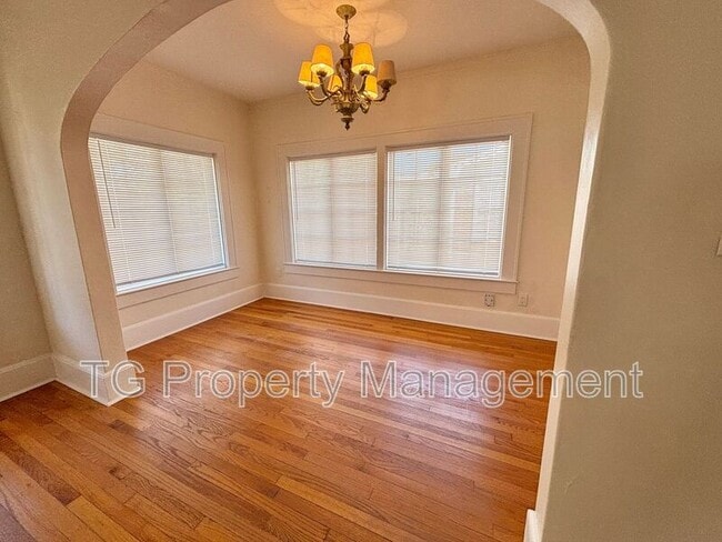 Building Photo - 3522 Pine St