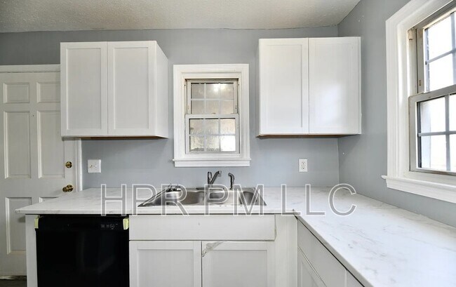 Building Photo - 3910 E 34th St