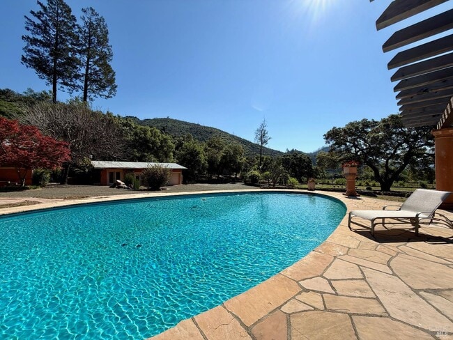 Building Photo - 321 Dutch Henry Canyon Rd