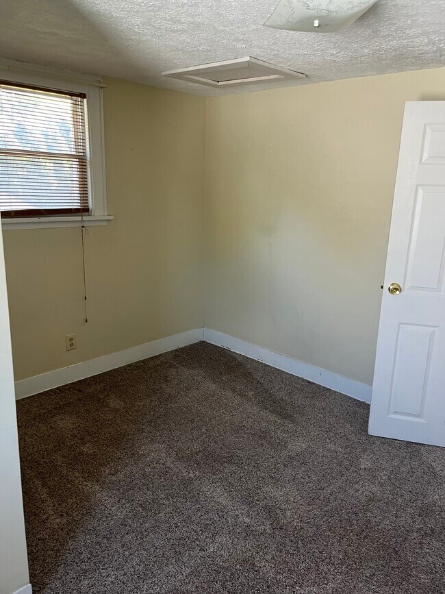 Building Photo - 435 31st St SW