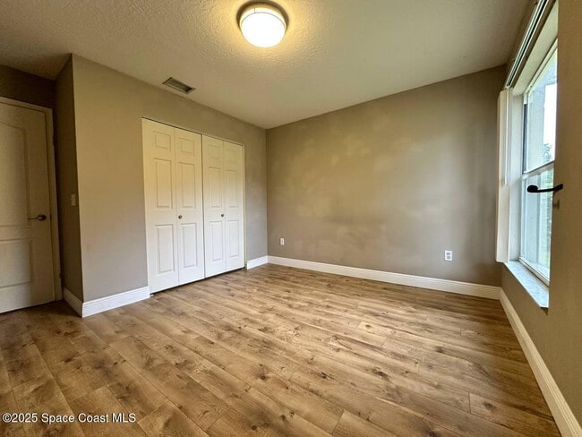 Building Photo - 3060 Sea Gate Cir