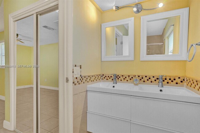 Building Photo - 7131 NW 24th Pl