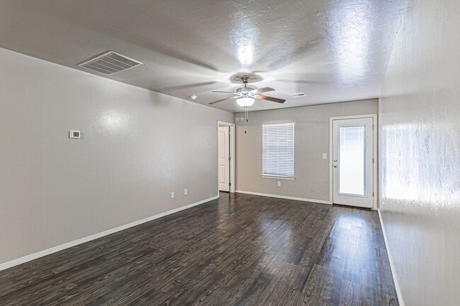 Building Photo - Buena Vida awaits for you!