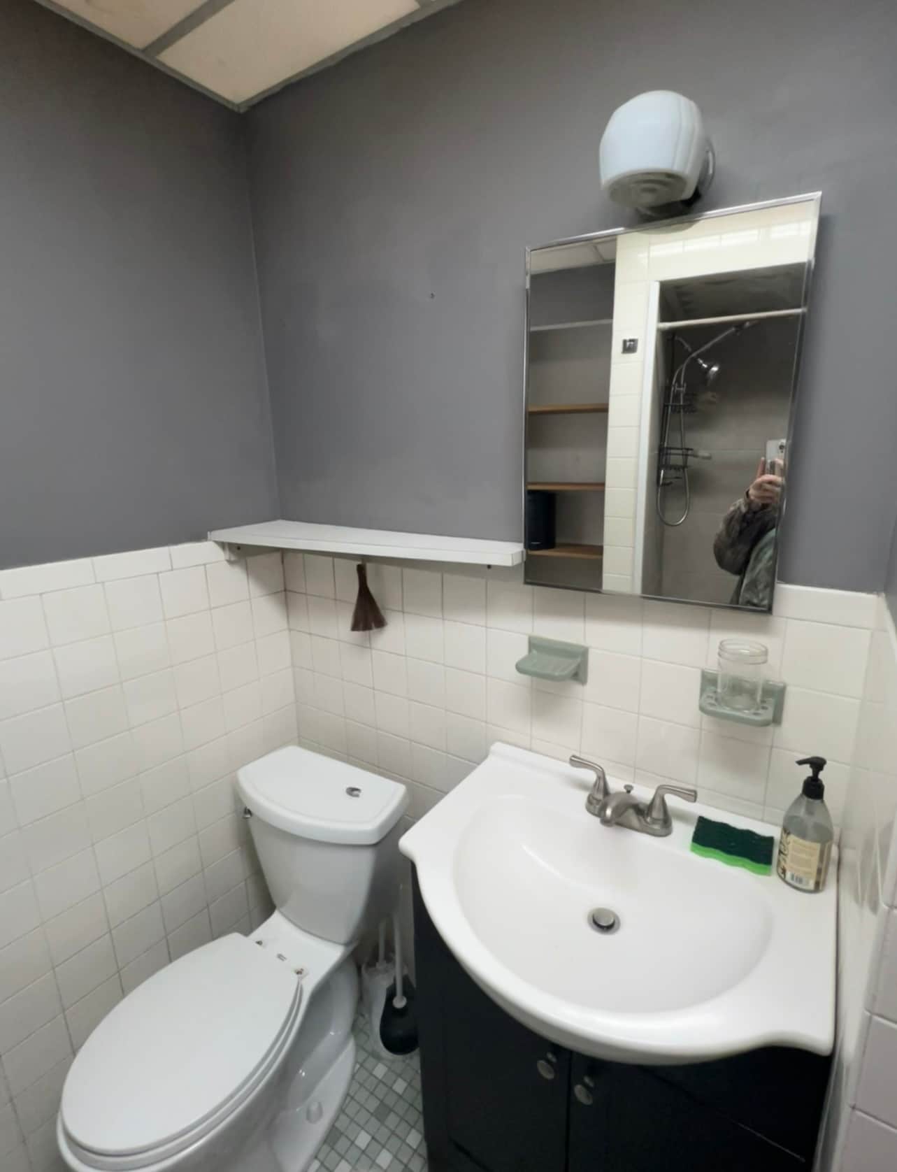 Building Photo - 210 Volkert St