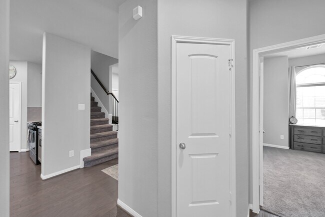 Building Photo - 3791 Lake Bend Shore Dr