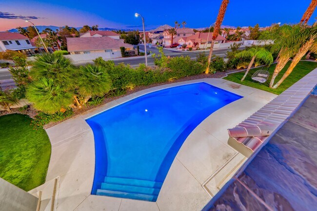 Building Photo - Stunning Green Valley, Guard Gated Community, Pool Home!