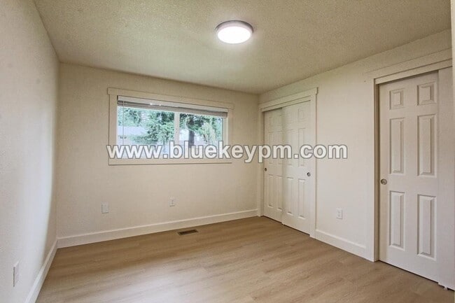 Building Photo - Newly Remodeled 5 Bed, 2 Bath Home with RV/Boat Parking in Oregon City