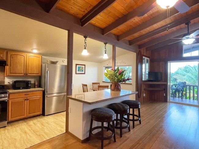Building Photo - Charming Hamakua Coast Furnished Rental Available: 2 BR / 1.75 BA