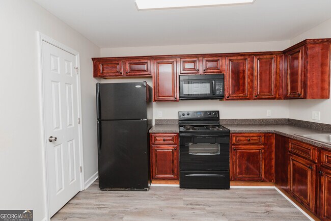 Building Photo - 424 WI Pkwy