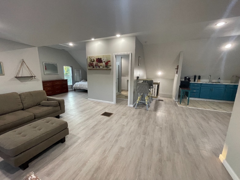 Building Photo - 4522 E Washington St