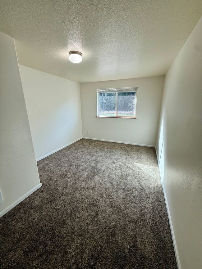 Building Photo - Newly Remodeled 3-Bed, 2.5-Bath Duplex for Rent in Longview