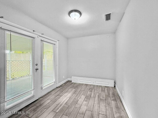 Building Photo - 2026 Burpee Dr