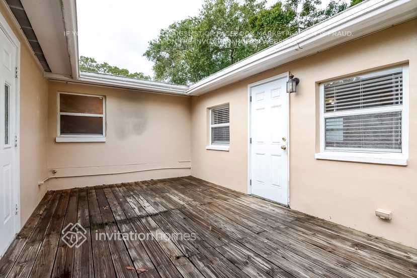 Building Photo - 3397 19th Pl SW