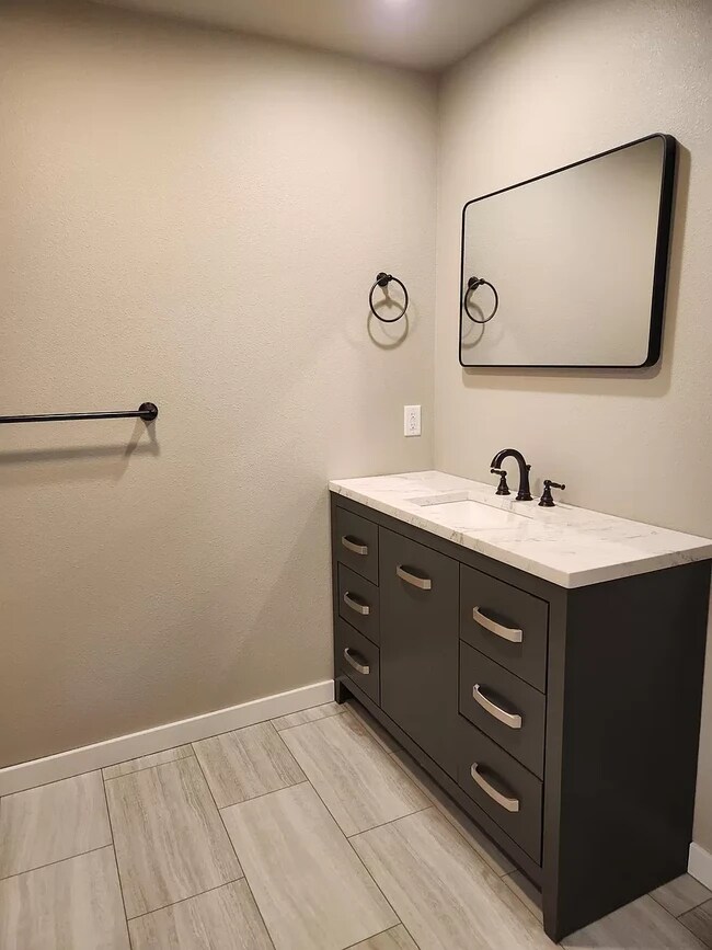 Building Photo - 304 Nieson St