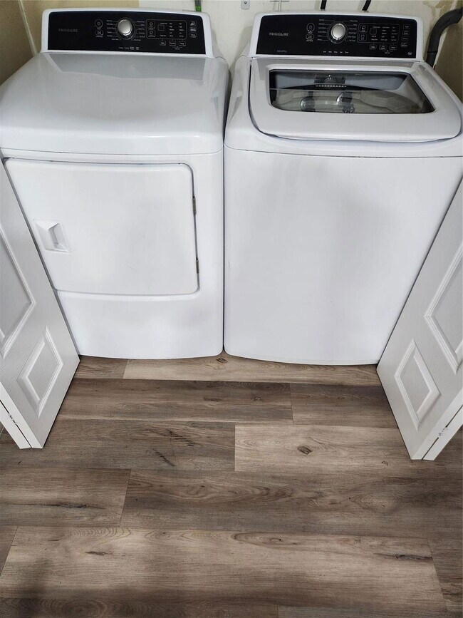 Building Photo - 3667 Carambola Cir N