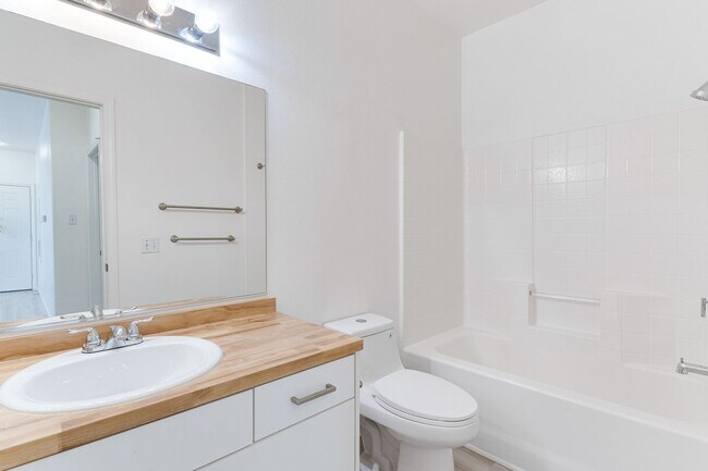 Building Photo - Charming 2-Bed/2-Bath Condo with Dual Mast...