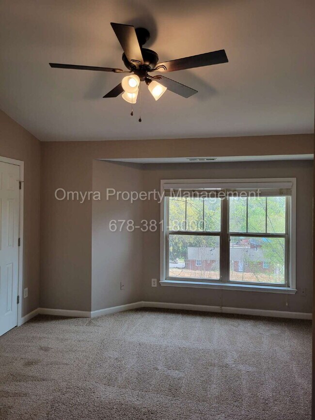 Building Photo - Beautiful Townhome steps away from the Beltline!