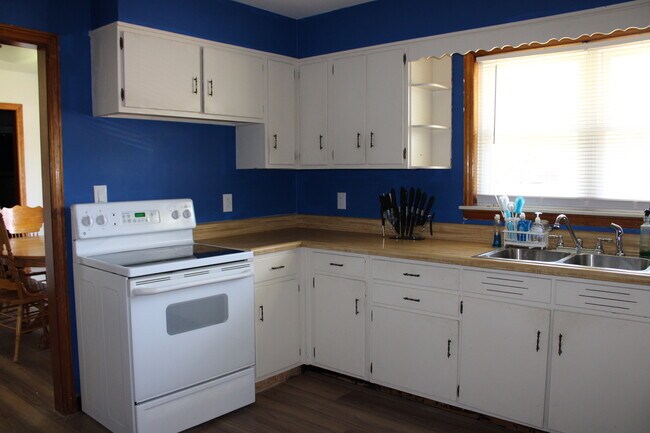 Building Photo - 414 Lee Dr