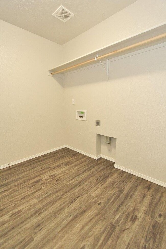 Building Photo - Immaculate Single-Level Home in Quiet Neighborhood