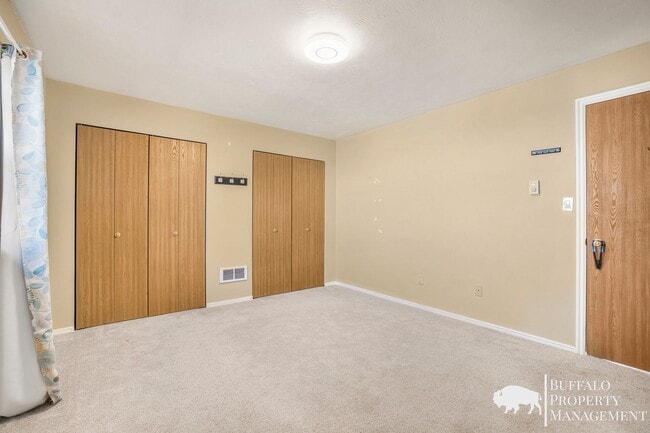 Building Photo - Spacious 6-Bedroom Home with Garden Oasis in Idaho Falls