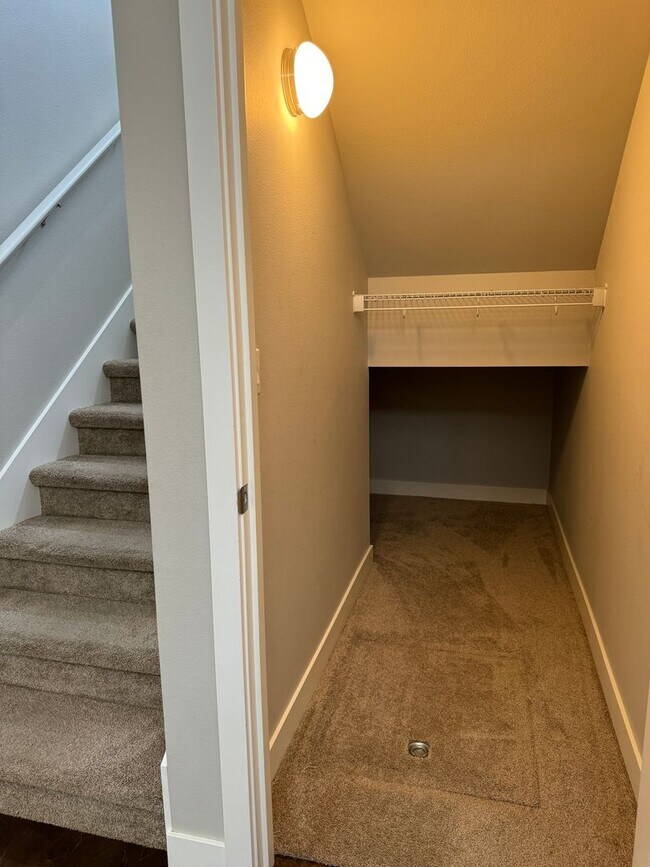 Building Photo - Wonderful Central Kitsap 4 bedroom in Village View neighborhood...now available