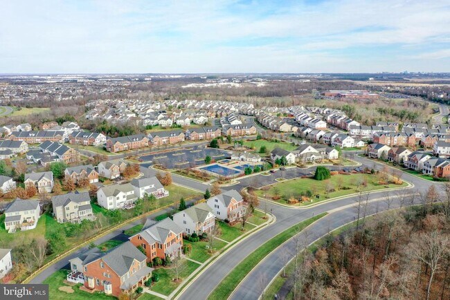 Building Photo - 23152 Evergreen Ridge Dr