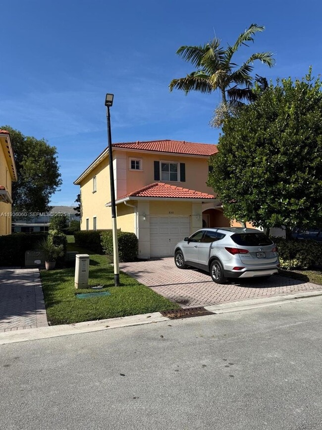 Building Photo - 8301 Santa Monica Terrace