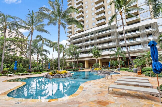 Building Photo - 1551 Ala Wai Blvd