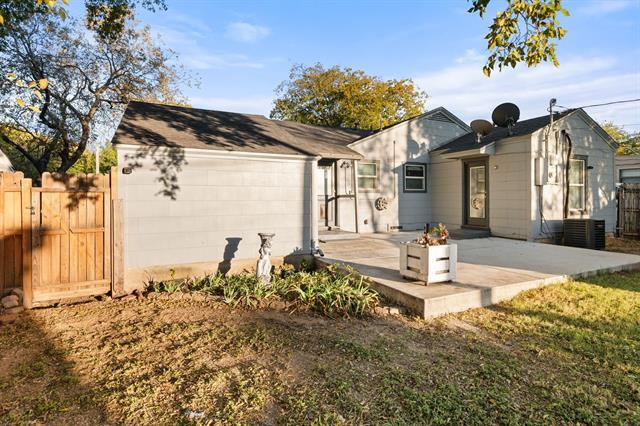 Building Photo - 3800 Desert Ridge Dr