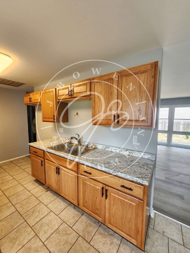 Building Photo - Charming 3-Bedroom Home in Toledo walking ...