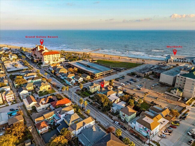 Building Photo - 2207 Bernardo De Galvez Ave