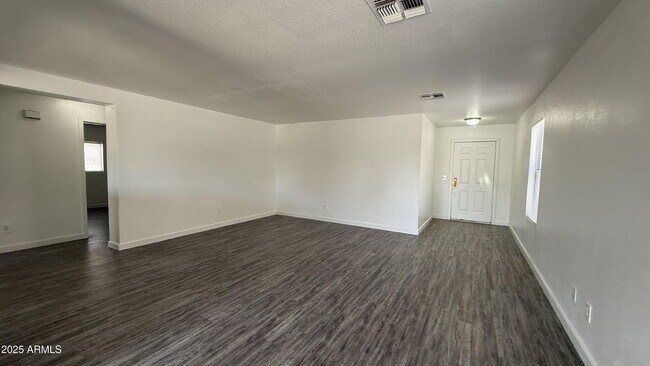 Building Photo - 679 W Jardin Dr