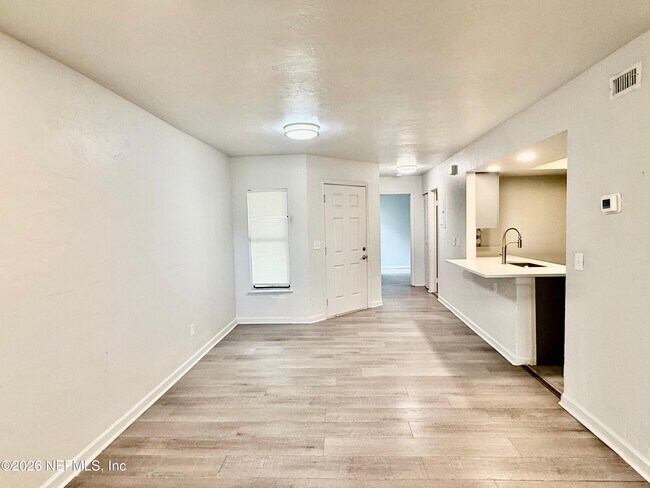 Building Photo - 2943 Bayshore Dr E