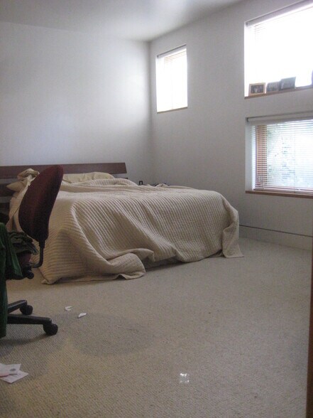 Bedroom 3 - 1453 W Belmont Ave