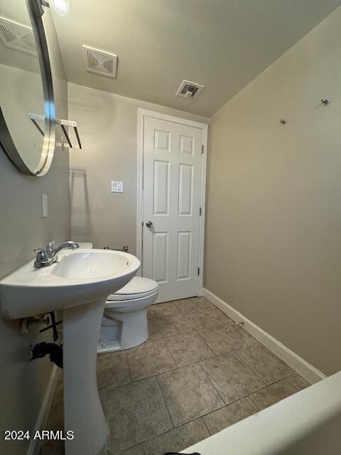 Building Photo - 310 W Earll Dr