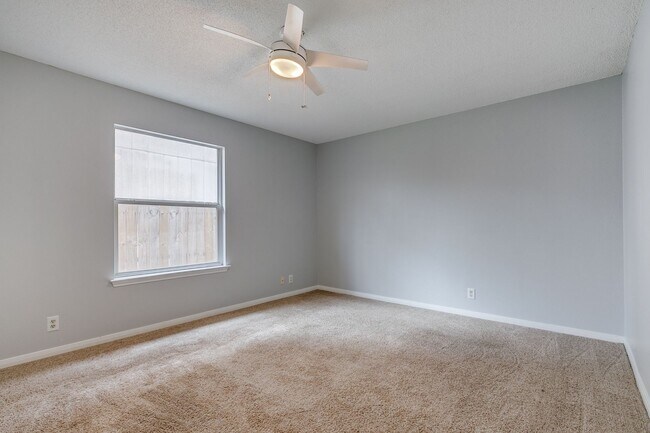 Building Photo - 3522 Eagle Creek
