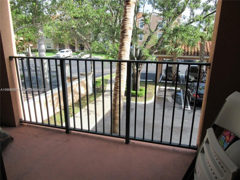 Building Photo - 6801 SW 44th St